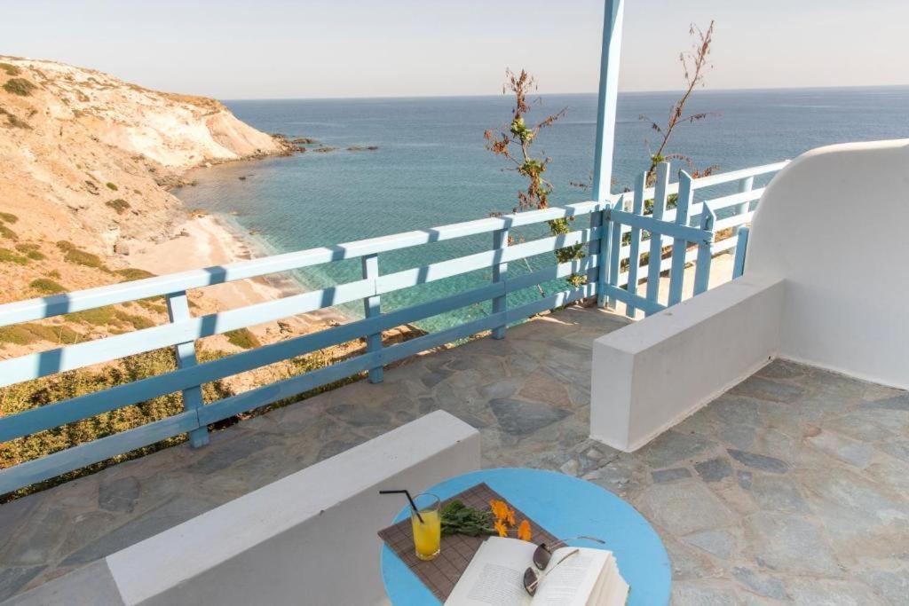 Thalassopetra In Agia Kyriaki Agia Kiriaki Beach (Milos) Exterior foto