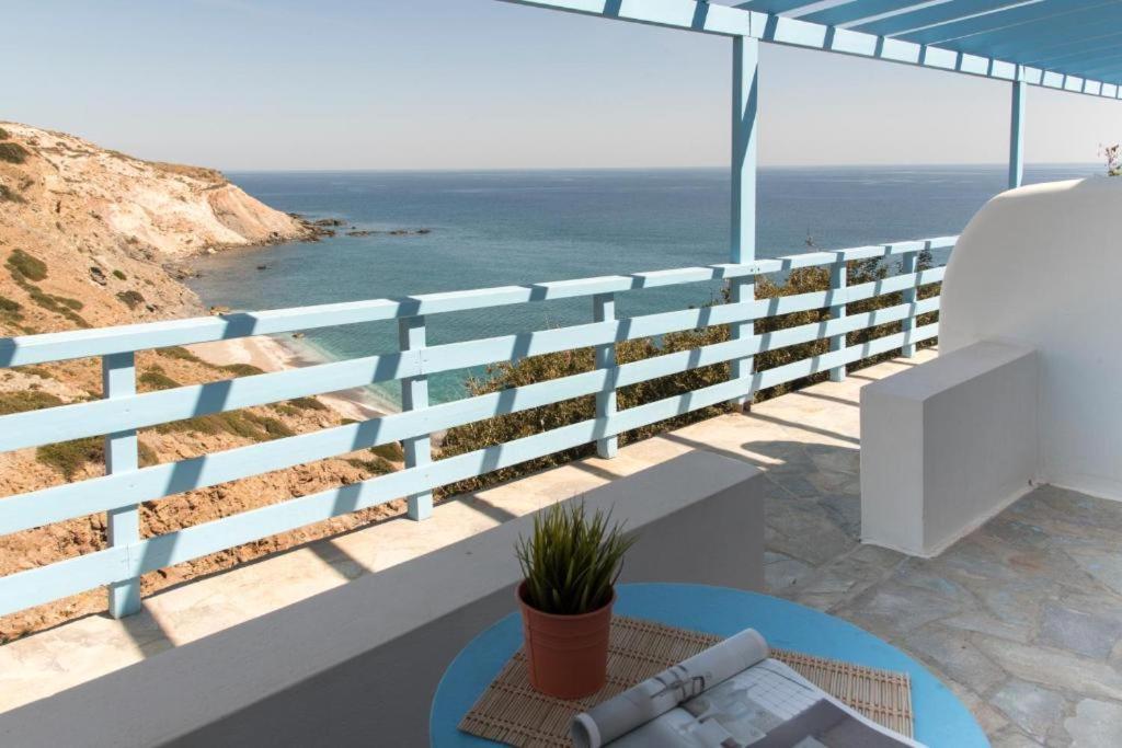 Thalassopetra In Agia Kyriaki Agia Kiriaki Beach (Milos) Exterior foto